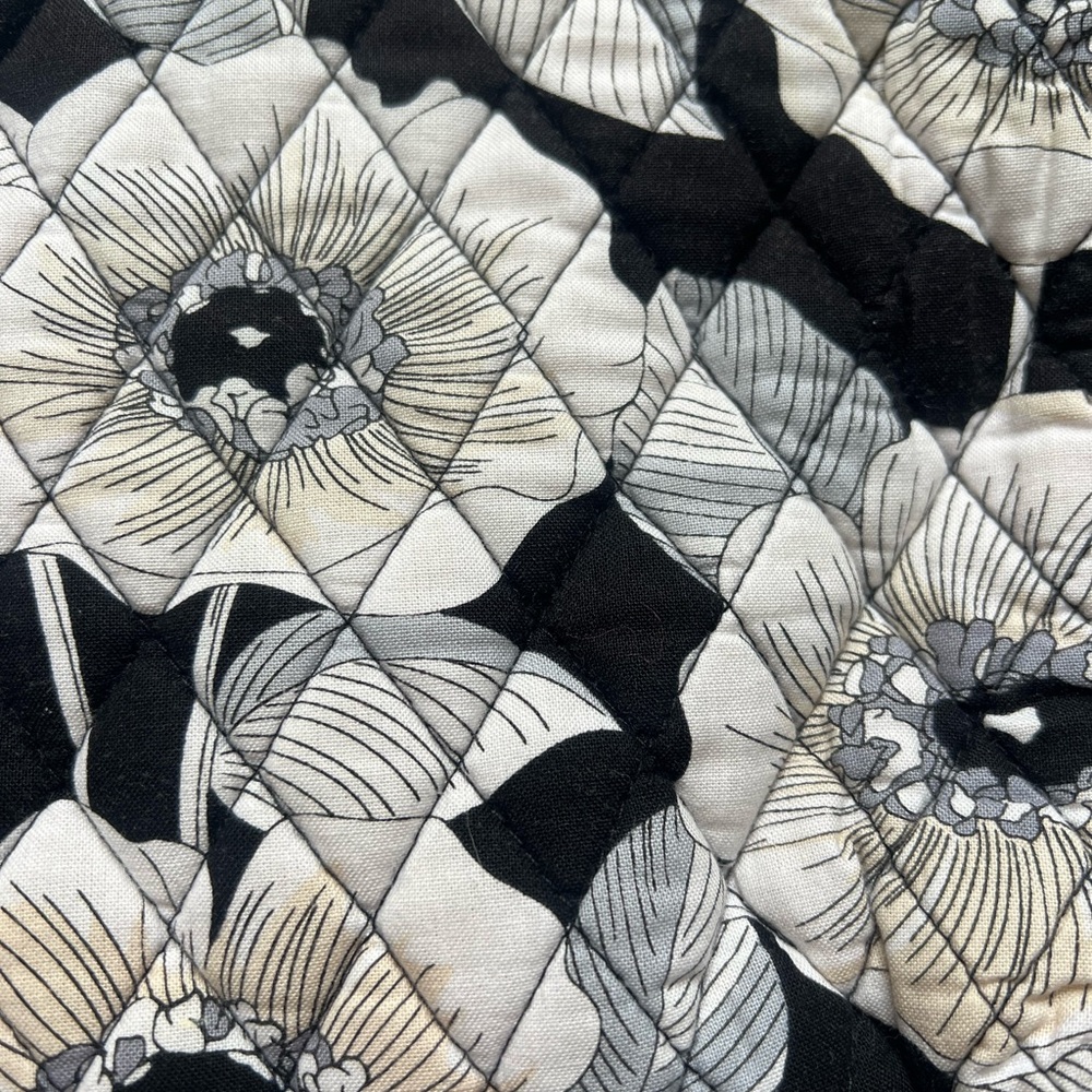 vera bradley cosmetic bag | black & white floral pattern - Picture 5 of 6